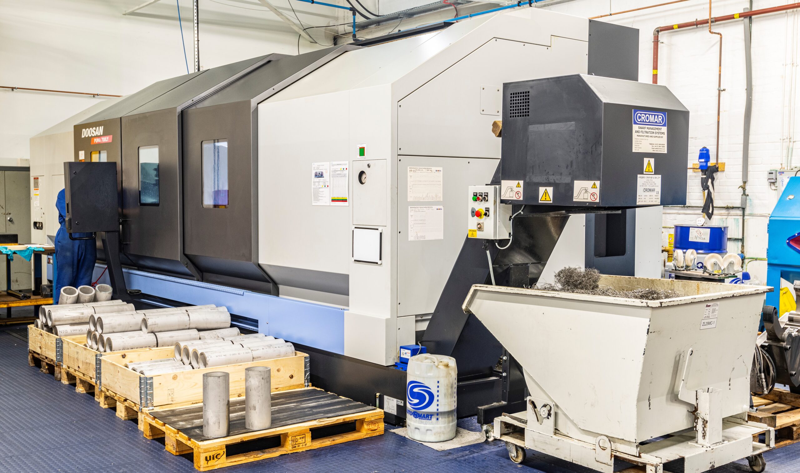 Side view of the Doosan Puma 700